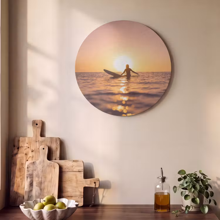 Persoon - Surfen - Zonsondergang - Zee - Oranje Akoestische PET Vilt - Rond klein -sfeer2