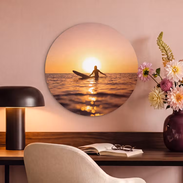Persoon - Surfen - Zonsondergang - Zee - Oranje Akoestische PET Vilt - Rond klein -sfeer3