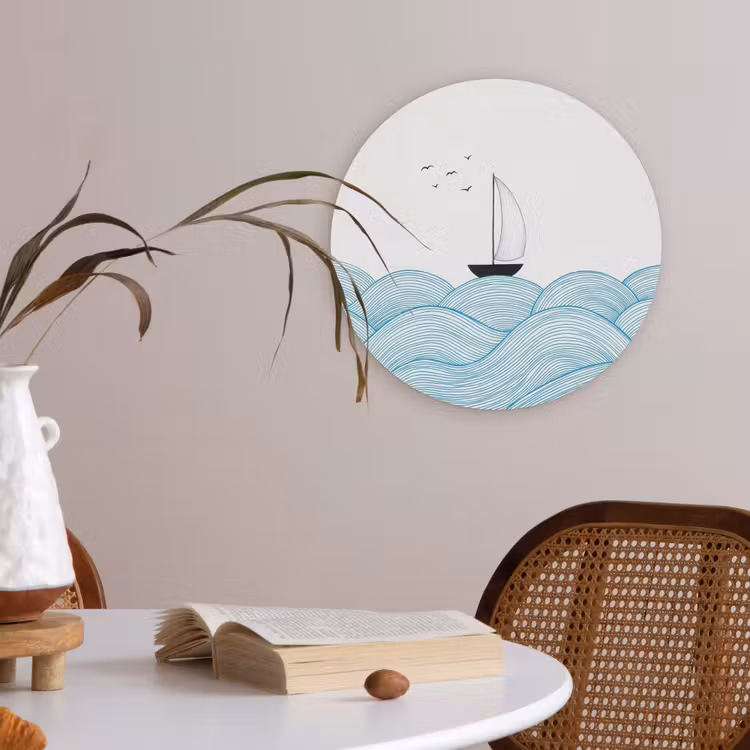 Zeilboot - Golven - Zee - Illustratie - Blauw Akoestische PET Vilt - Rond klein -sfeer3