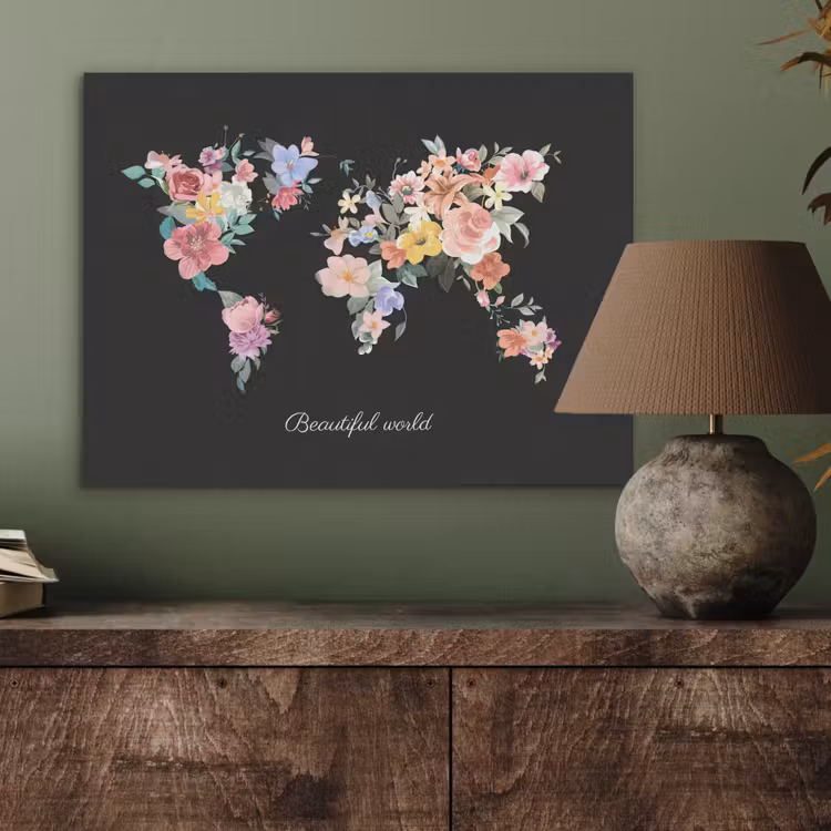 Wereldkaart - Bloemen - Pastelkleuren PET vilt klein -sfeer2