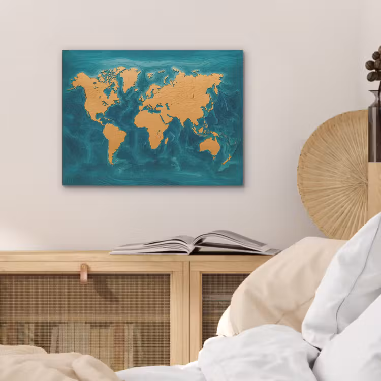 Wereldkaart - Houtsnede - Turkooisblauw PET vilt klein -sfeer3