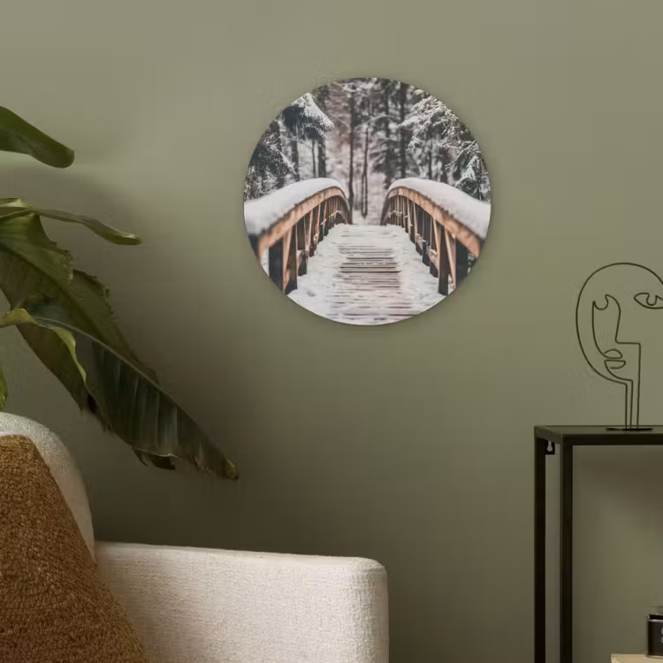 Brug - Winterlandschap - Bos - Natuur - Sneeuw Akoestische PET Vilt - Rond klein -sfeer2