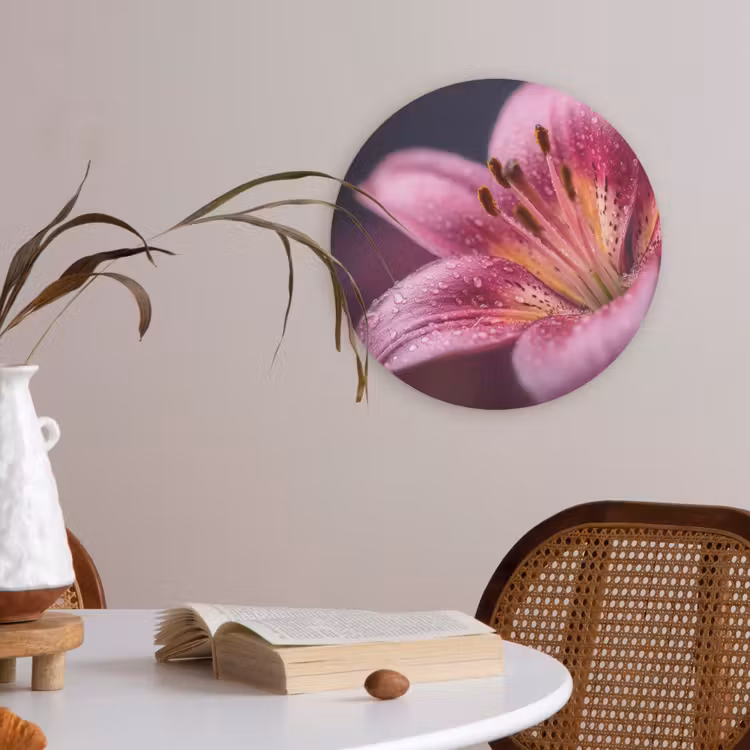 Roze - lelie - Dauwdruppels Akoestische PET Vilt - Rond klein -sfeer3