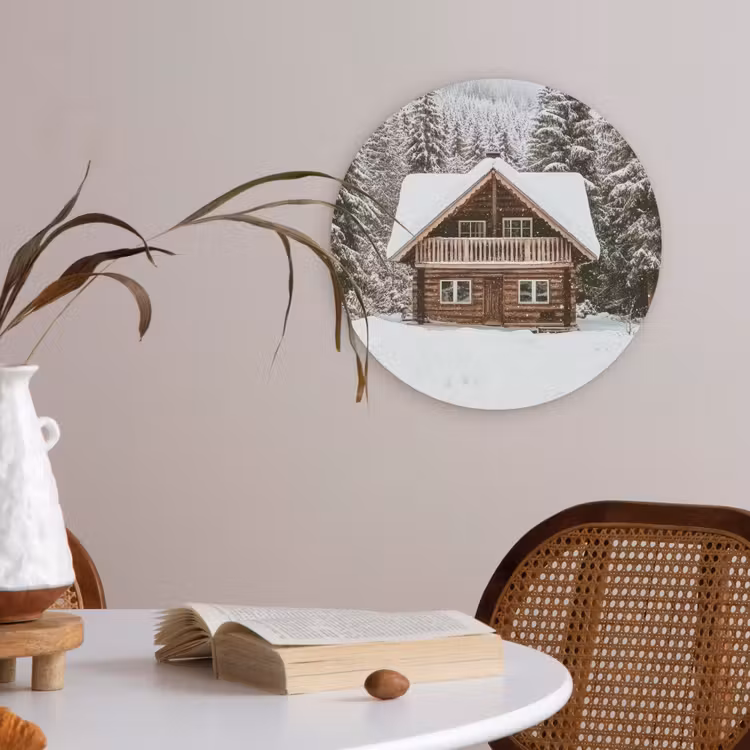 Huis - Bos - Winter - Natuur - Sneeuw Akoestische PET Vilt - Rond klein -sfeer3