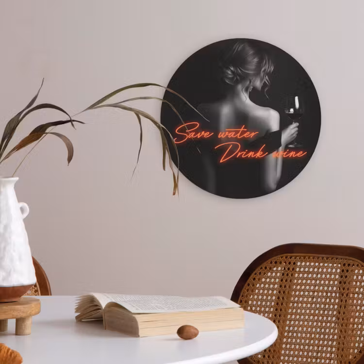 Wijn - Vrouw - Neon - Quote Akoestische PET Vilt - Rond klein -sfeer3