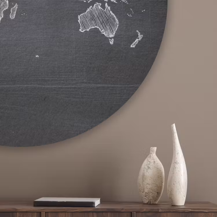 Wereldkaart - Krijt - Zwart - minimalistisch Akoestische PET Vilt - Rond klein -sfeer5_closeup