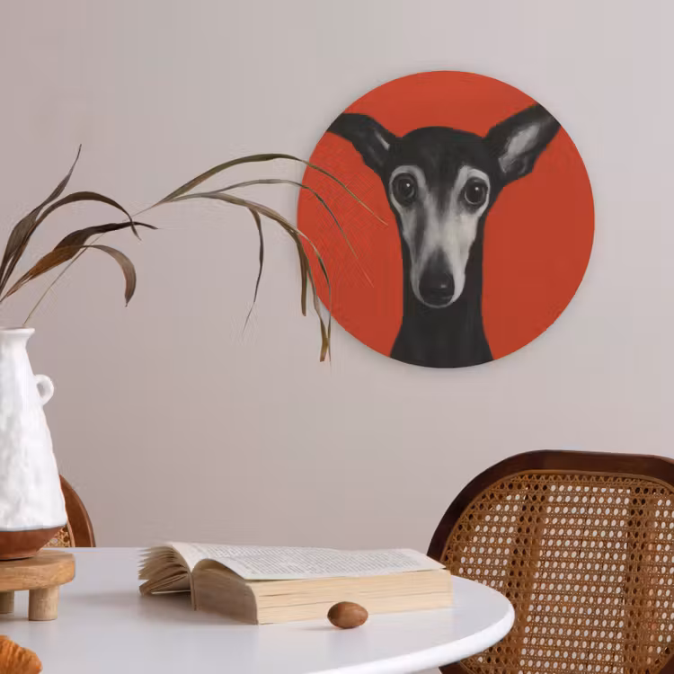 Windhond - Minimalistisch - Rood Akoestische PET Vilt - Rond klein -sfeer3