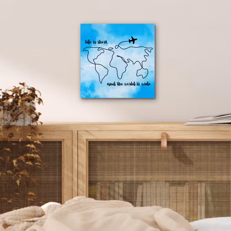 Blauw - Quote - Wereldkaart aluminium wit klein -sfeer3