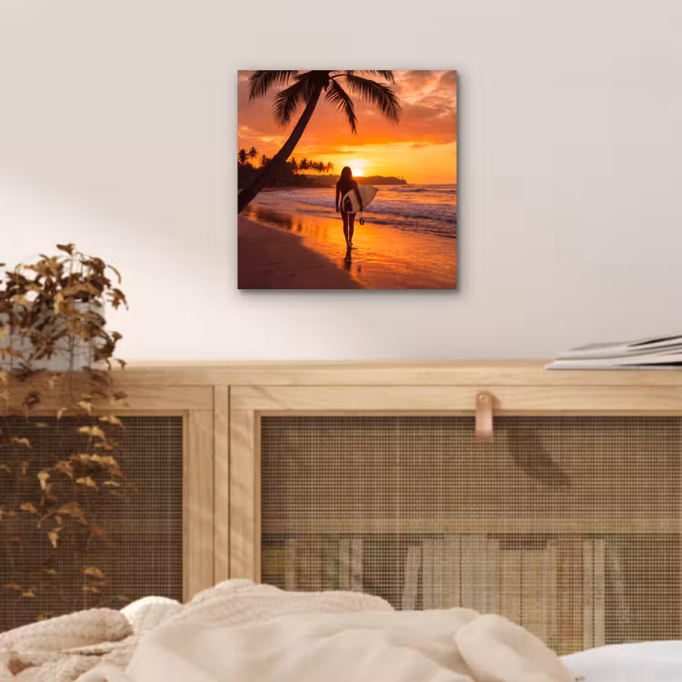 Vrouw - Surfplank - Strand - Zonsondergang - Oranje aluminium wit klein -sfeer3