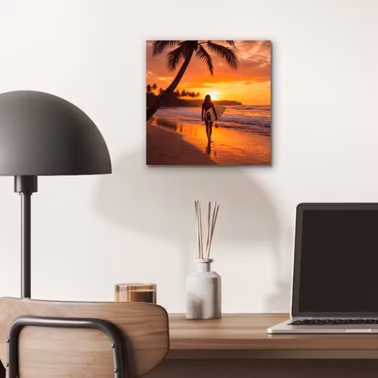 Vrouw - Surfplank - Strand - Zonsondergang - Oranje aluminium wit klein -sfeer5