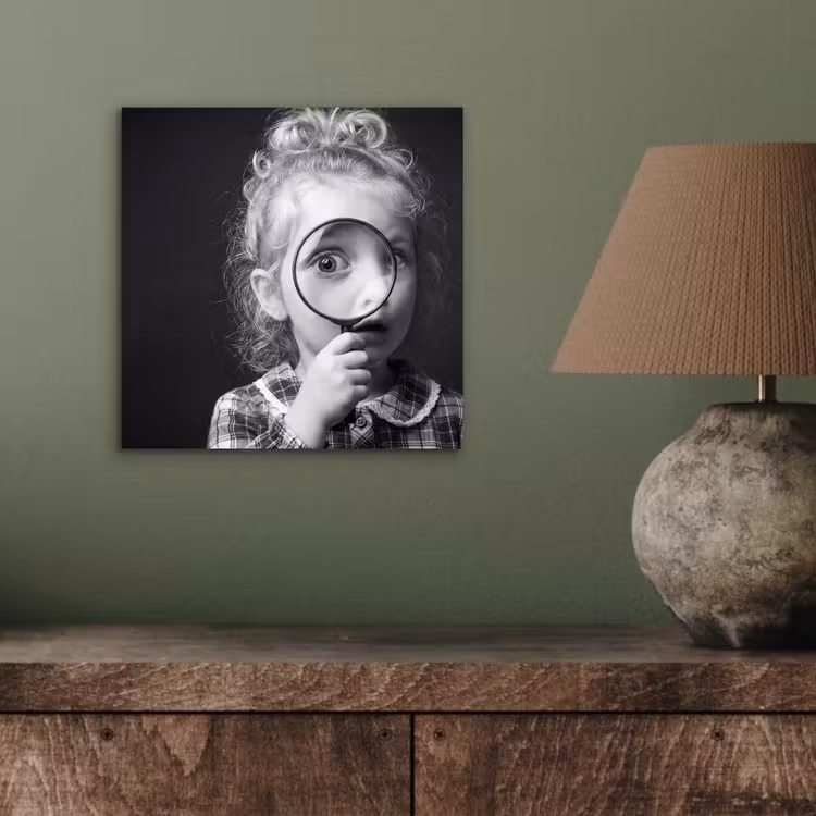 Kind - Vergrootglas - Portret - Zwart-wit aluminium wit klein -sfeer2