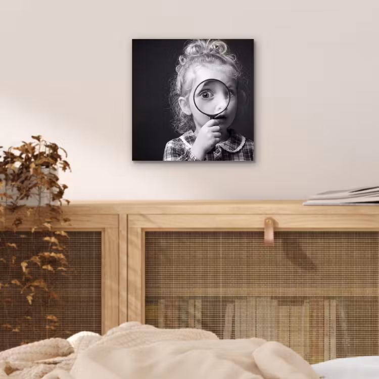Kind - Vergrootglas - Portret - Zwart-wit aluminium wit klein -sfeer3