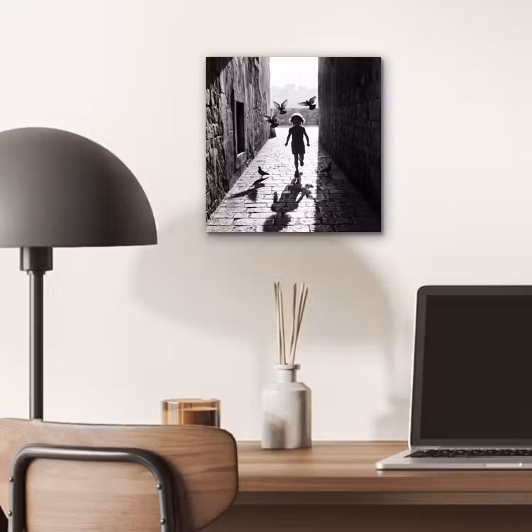 Kind - Vogel - Straat - Zwart-wit - Spelen aluminium wit klein -sfeer5