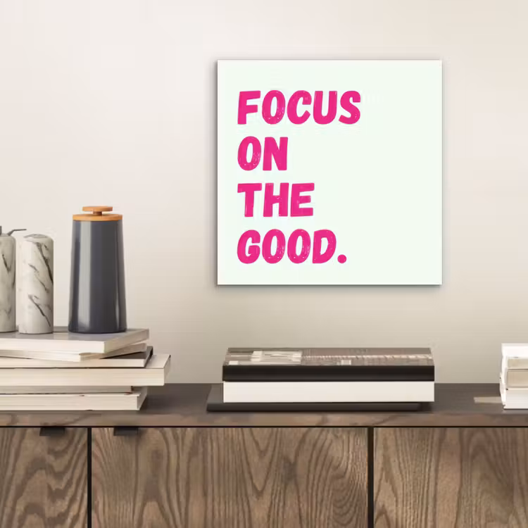Focus on the good - Beige - Roze aluminium wit klein -sfeer1