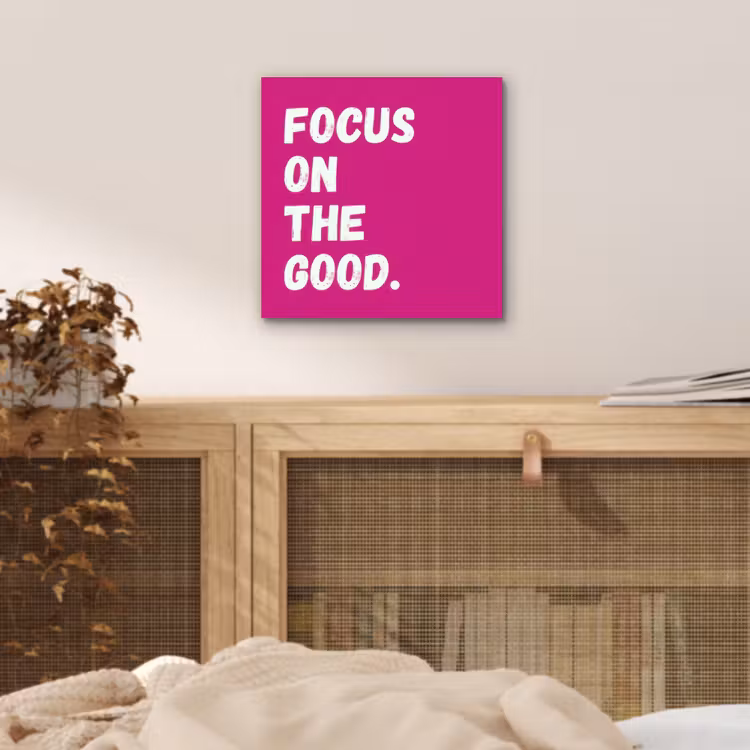 Focus on the good - Roze - Simple aluminium wit klein -sfeer3