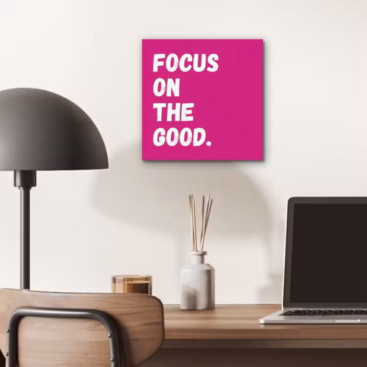 Focus on the good - Roze - Simple aluminium wit klein -sfeer5