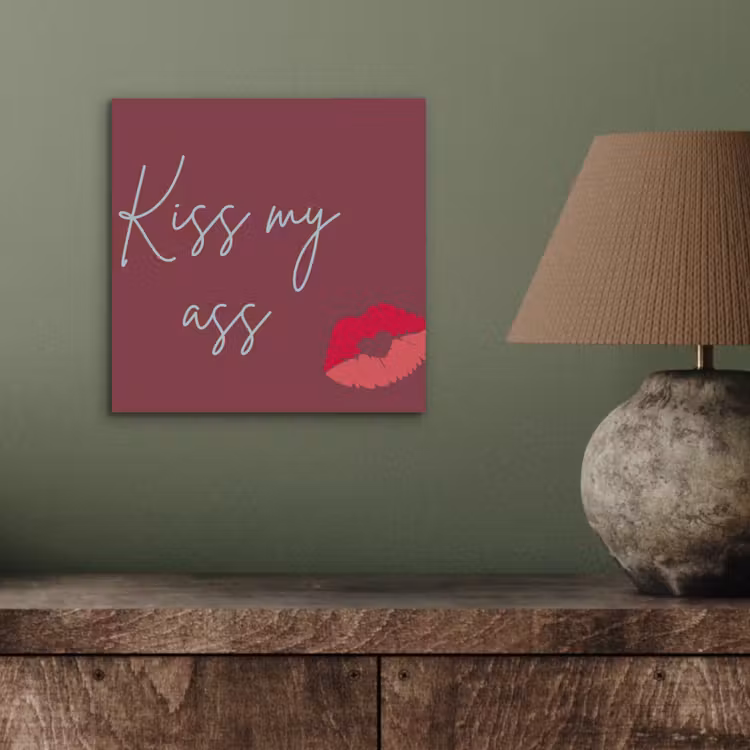 Kiss my ass - Lip - Bordeaux aluminium wit klein -sfeer2