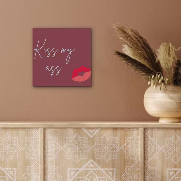 Kiss my ass - Lip - Bordeaux aluminium wit klein -sfeer4