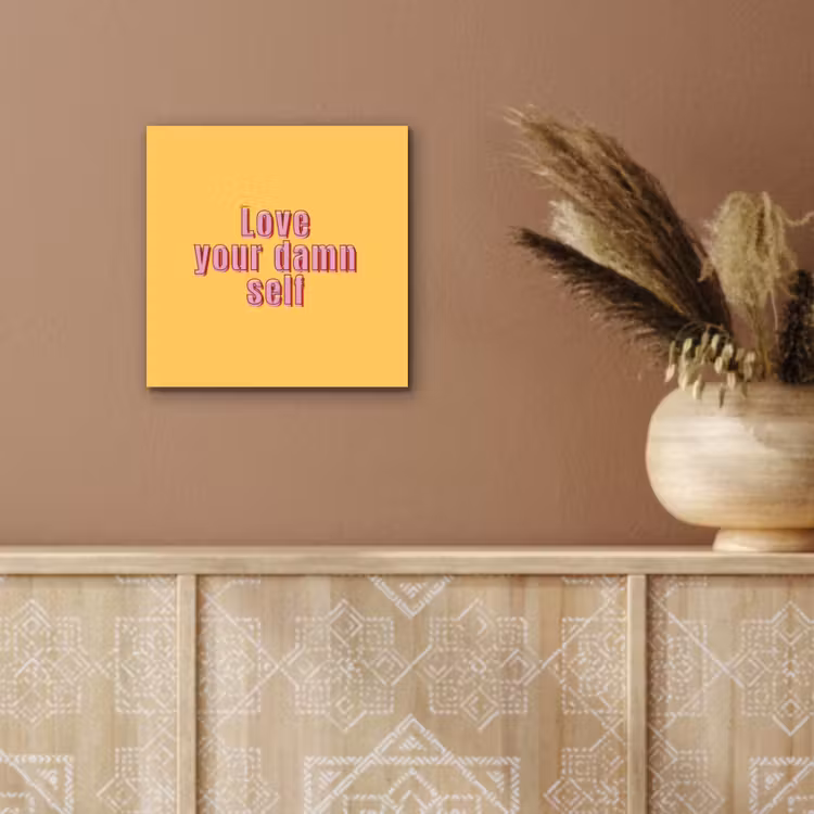 Love yourself - Roze - Geel aluminium wit klein -sfeer4
