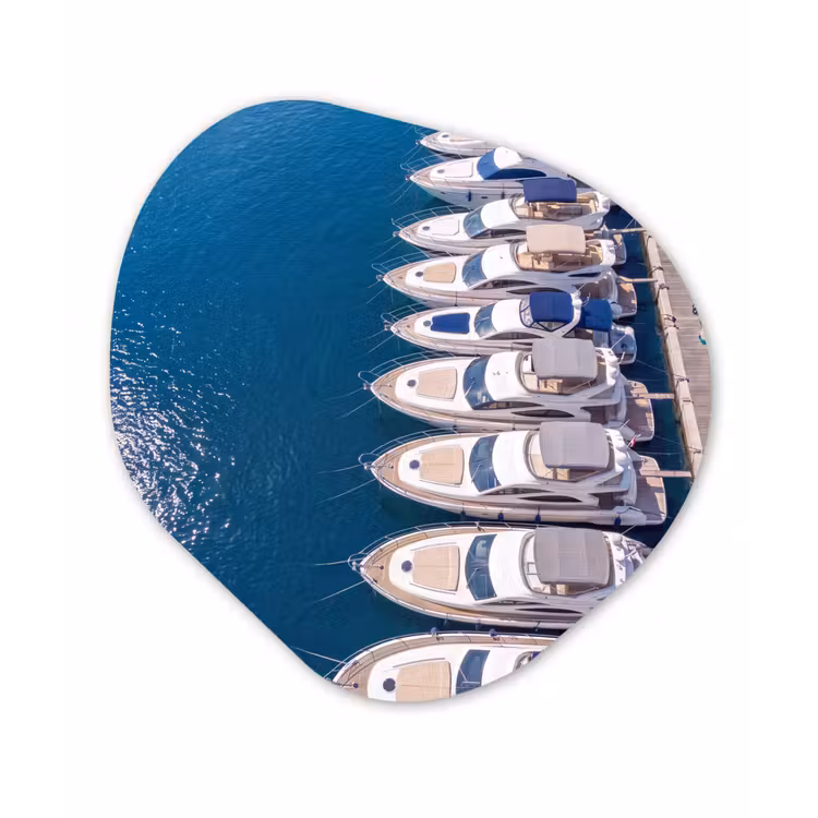 Boot - Jachthaven - Water - Zomer - Blauw Wandcirkel Organisch Aluminium middel -3d