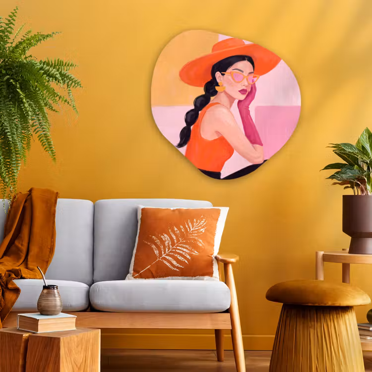 Vrouw - Hoed - Mode - Modern - Oranje Wandcirkel Organisch Aluminium middel -sfeer4