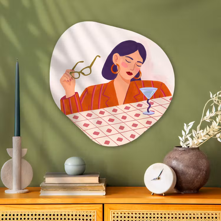 Vrouw - Bril - Cocktail - Illustratie - Modern Wandcirkel Organisch Aluminium middel -sfeer2