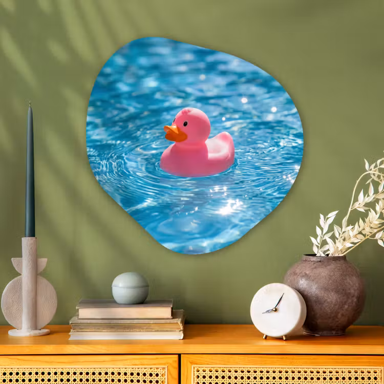 Badeend - Dobberend - Roze Wandcirkel Organisch Aluminium middel -sfeer2
