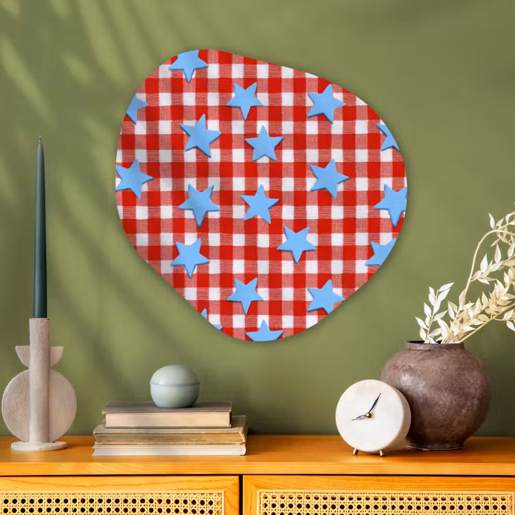 Ruit - Sterren - Rood Wandcirkel Organisch Aluminium middel 851 -sfeer2