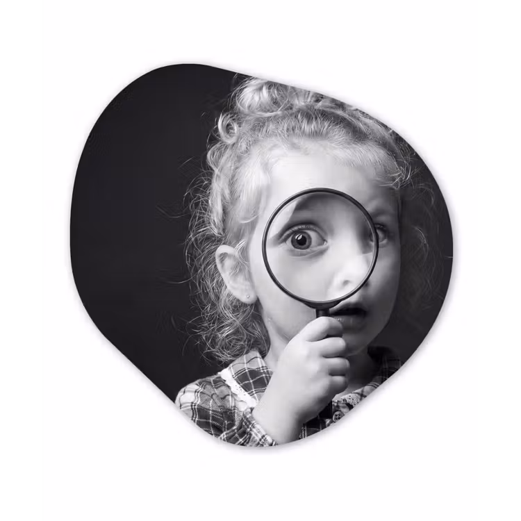 Kind - Vergrootglas - Portret - Zwart-wit Wandcirkel Organisch Aluminium middel -3d