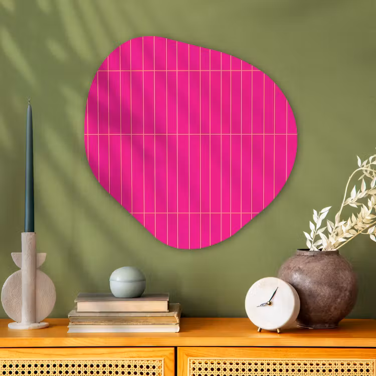 Patroon - Tegel - Magenta - Roze Wandcirkel Organisch Aluminium middel 851 -sfeer2