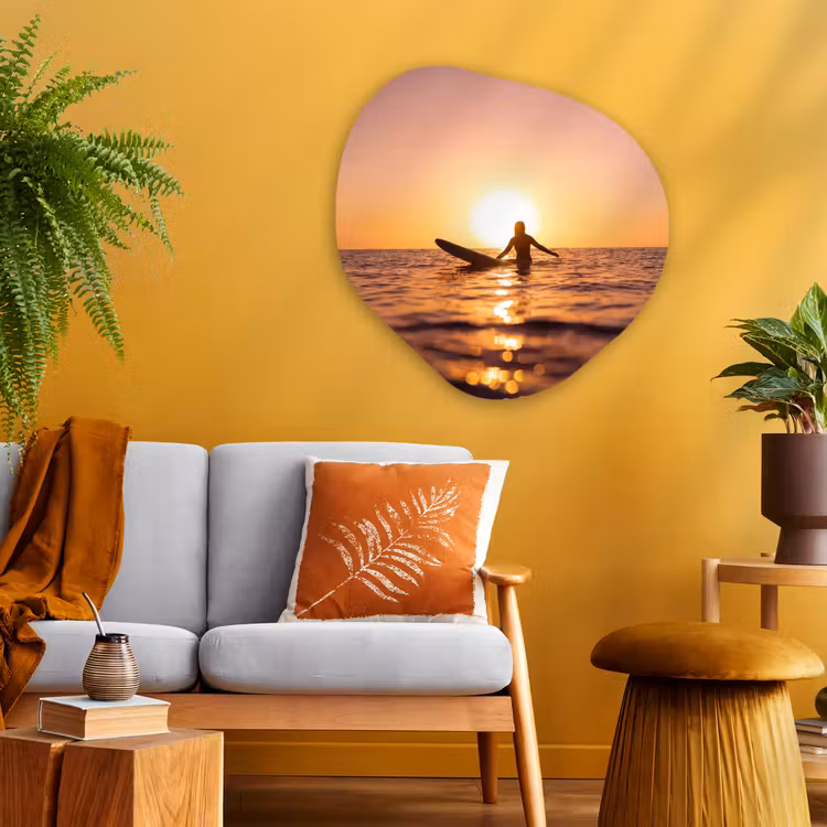Persoon - Surfen - Zonsondergang - Zee - Oranje Wandcirkel Organisch Aluminium middel -sfeer4