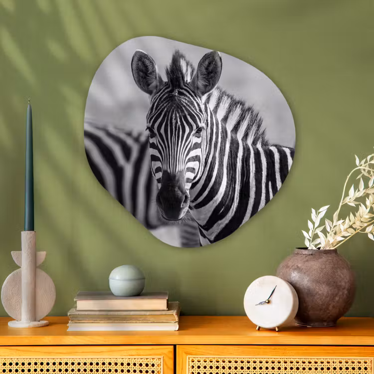 Zebra's - Zwart - Wit Wandcirkel Organisch Aluminium middel -sfeer2