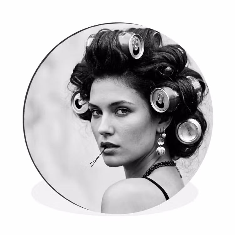 Edgy - Vrouw - Zwart - Wit Wandcirkel aluminium klein -3d