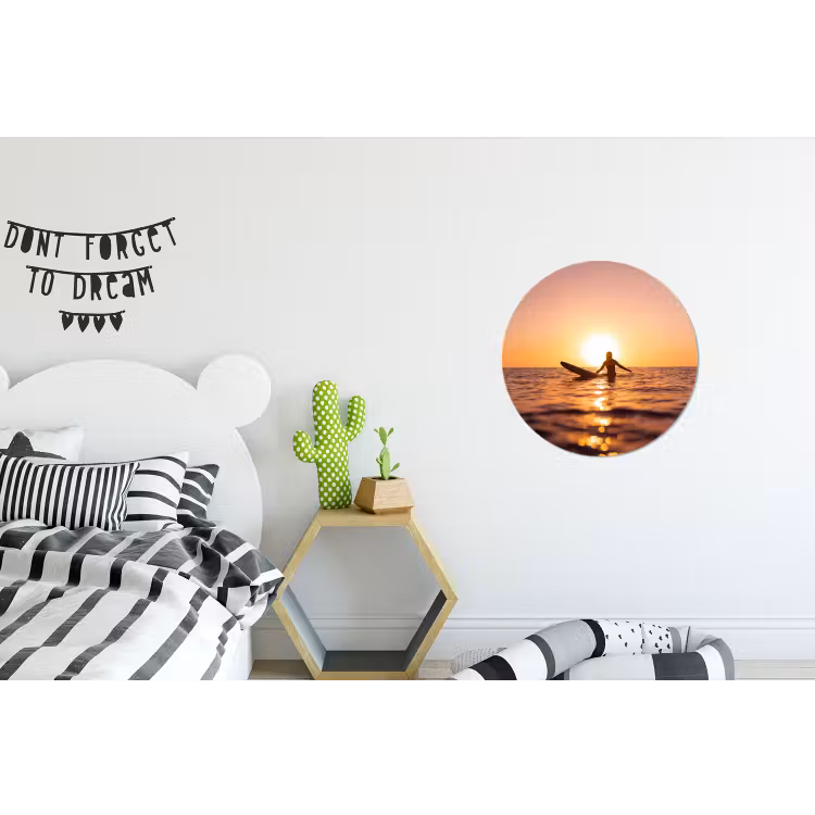 Persoon - Surfen - Zonsondergang - Zee - Oranje Wandcirkel aluminium klein -kinderkamer