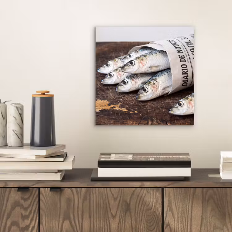Alu-Dibond-Bild - Sardine – Zeitung – Schneidebrett - Sardientje - krant - snijplank aluminium wit klein
