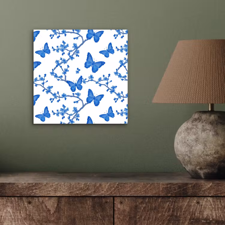 Vlinder - Bloemen - Blauw aluminium wit klein 46 -sfeer2