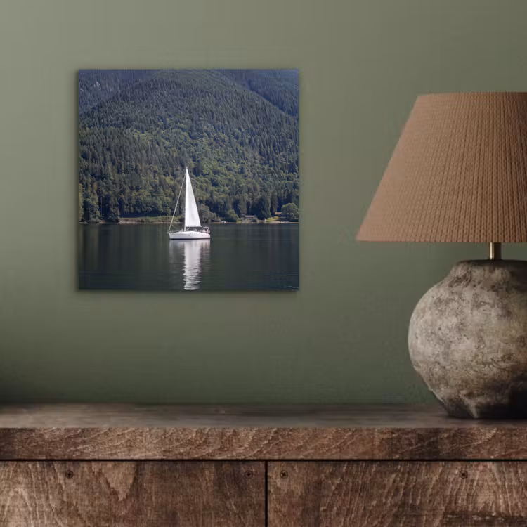 Zeilboot - Water - Bergen - Natuur - Groen aluminium wit klein -sfeer2