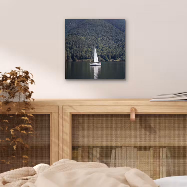 Zeilboot - Water - Bergen - Natuur - Groen aluminium wit klein -sfeer3