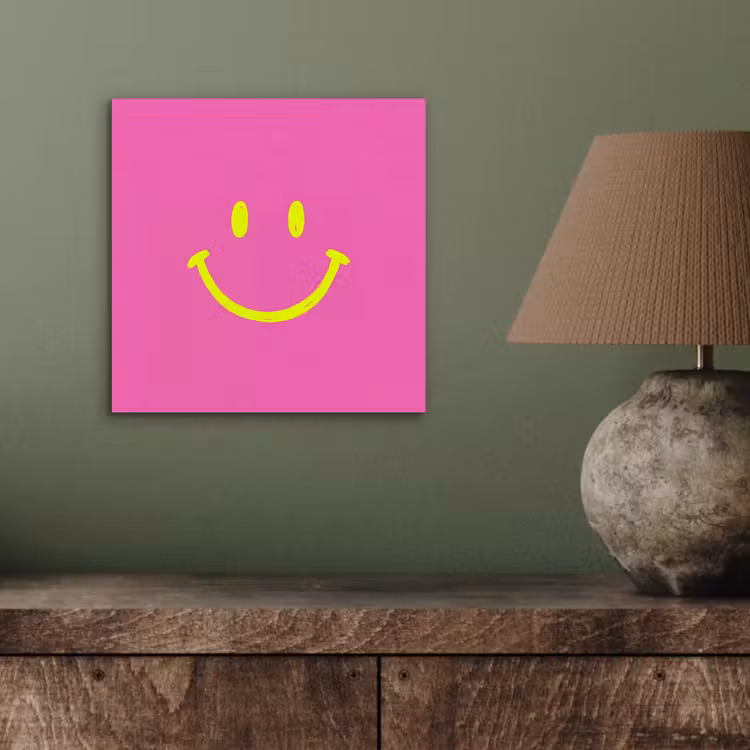 Smiley - Vrolijk - Roze aluminium wit klein -sfeer2