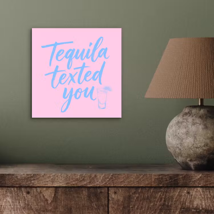 Tequila texted you - Roze - Blauw aluminium wit klein -sfeer2