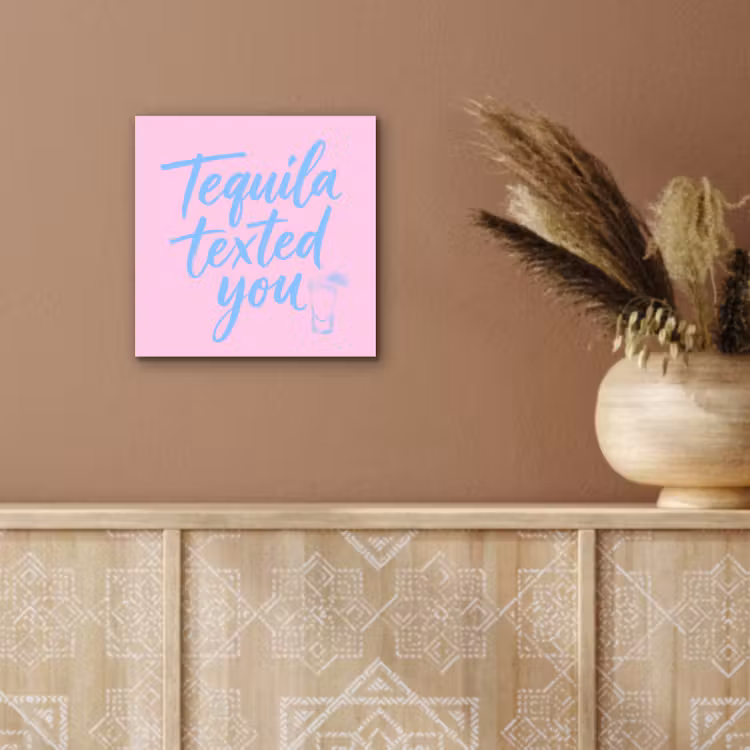 Tequila texted you - Roze - Blauw aluminium wit klein -sfeer4
