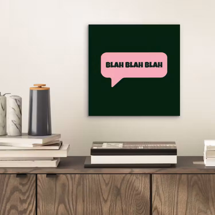 Tekstwolk - BLAH BLAH BLAH - Roze aluminium wit klein -sfeer1