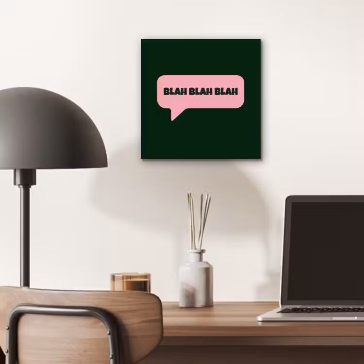 Tekstwolk - BLAH BLAH BLAH - Roze aluminium wit klein -sfeer5