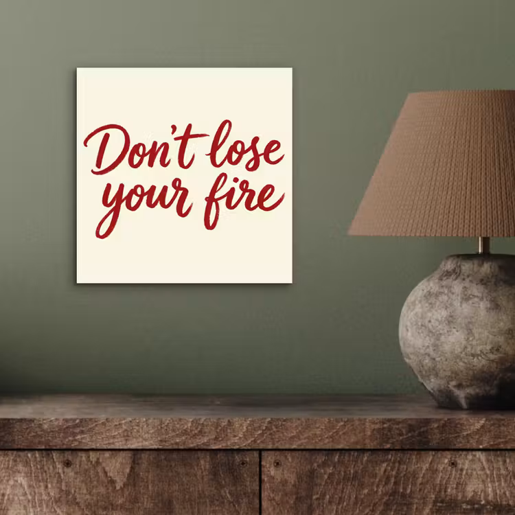 Don't lose your fire - Rood - Wit - Minimalistisch aluminium wit klein -sfeer2