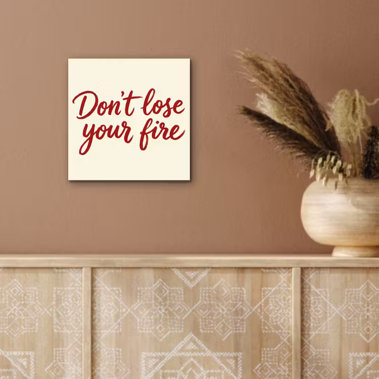Don't lose your fire - Rood - Wit - Minimalistisch aluminium wit klein -sfeer4