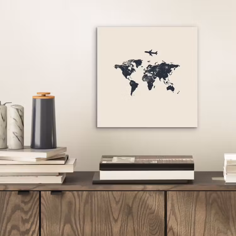 Wereldkaart - Minimalistisch - Grijs - Vliegtuig aluminium wit klein -sfeer1