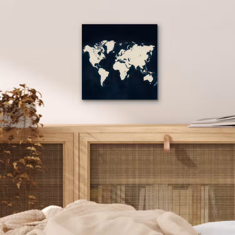 Wereldkaart - Minimalistisch - Contrast aluminium wit klein -sfeer3