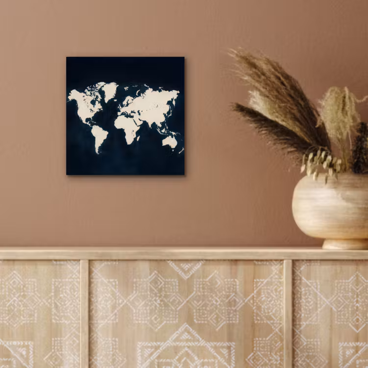 Wereldkaart - Minimalistisch - Contrast aluminium wit klein -sfeer4