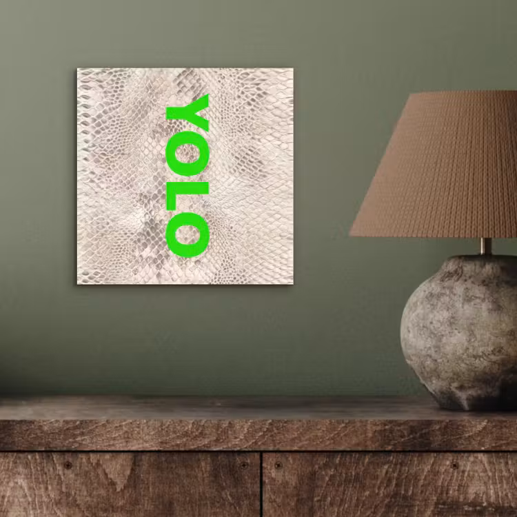 YOLO - Groen - Neon - Slangenprnt aluminium wit klein -sfeer2