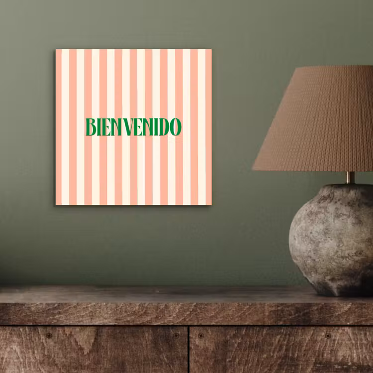 Zachtroze - Groen- Strepen - Bienvenido aluminium wit klein -sfeer2